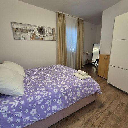 Apartman Smoljic 4+2 프리모스턴 외부 사진